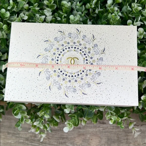 CHANEL Limited Edition Holiday Beauty 2025 Gift Box - Picture 8 of 11